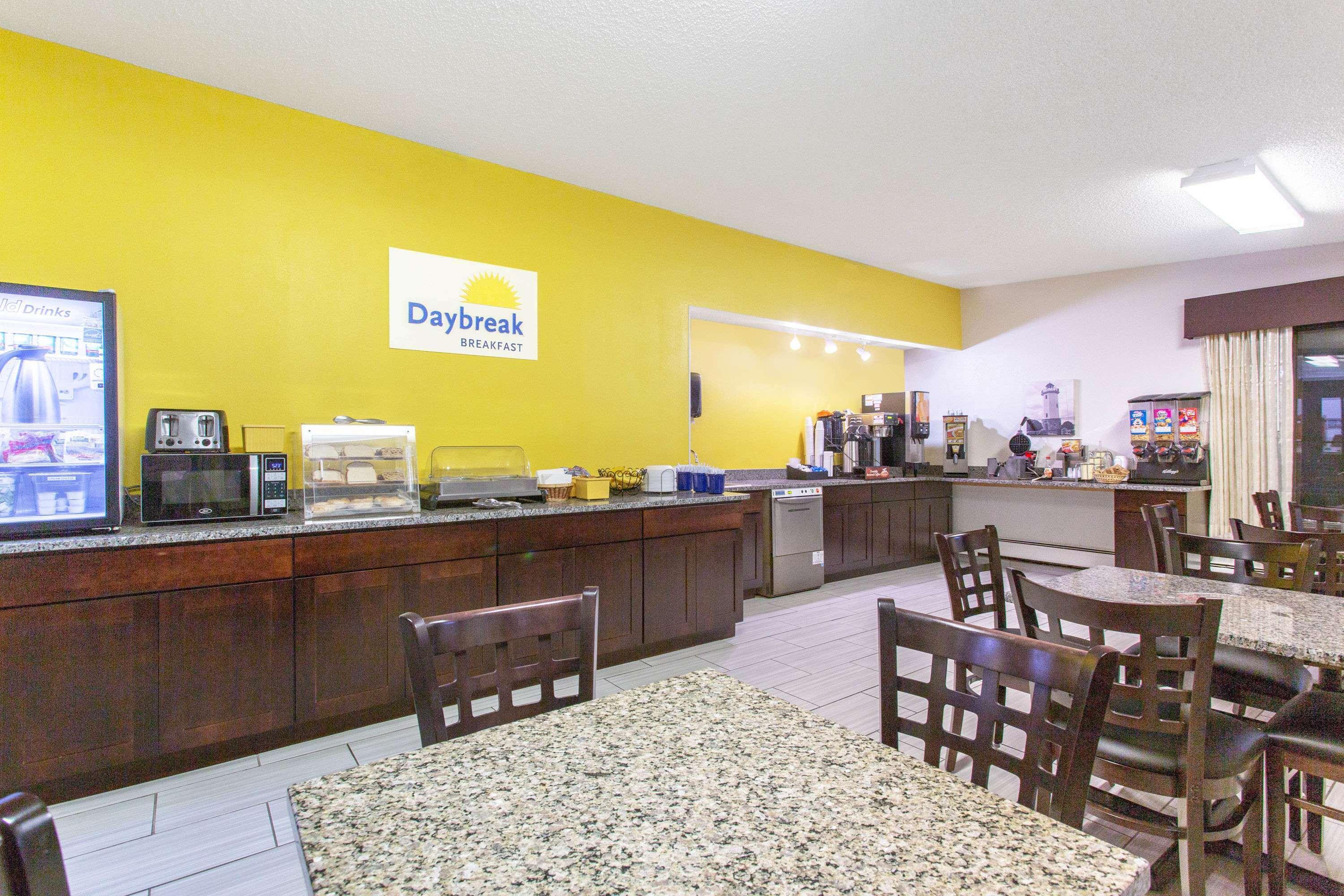 Days Inn By Wyndham Fond Du Lac Extérieur photo